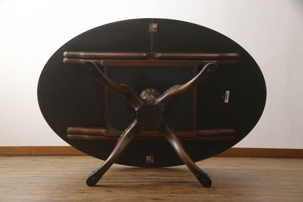 中古　美品　イギリス高級家具　MAITLAND SMITH(メートランドスミス)　天板の杢目と脚先まで凝ったつくりが目を引くダイニングテーブル(エクステンションテーブル、ラウンドテーブル、4人掛け、6人掛け)(定価約100万円)(R-060034)