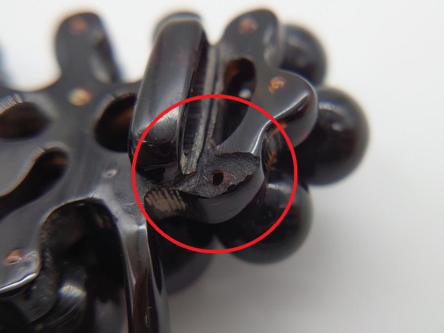 アンティーク　葡萄(ぶどう)?　着こなしのアクセントとなる帯留め(べっ甲?、鼈甲、帯締め、着物道具、和装小物、アクセサリー、ケース付き)(R-062513)