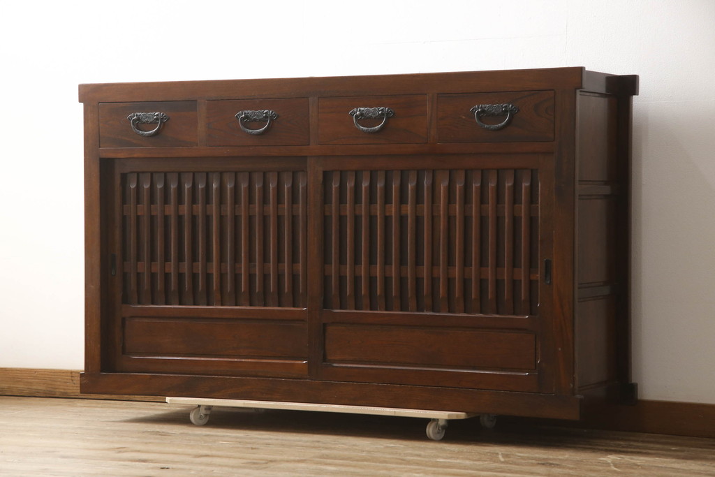 中古　美品　ニレ材　和の空間に取り入れたいシックな水屋箪笥サイドボード(キャビネット、食器棚、戸棚、収納棚)(R-063869)