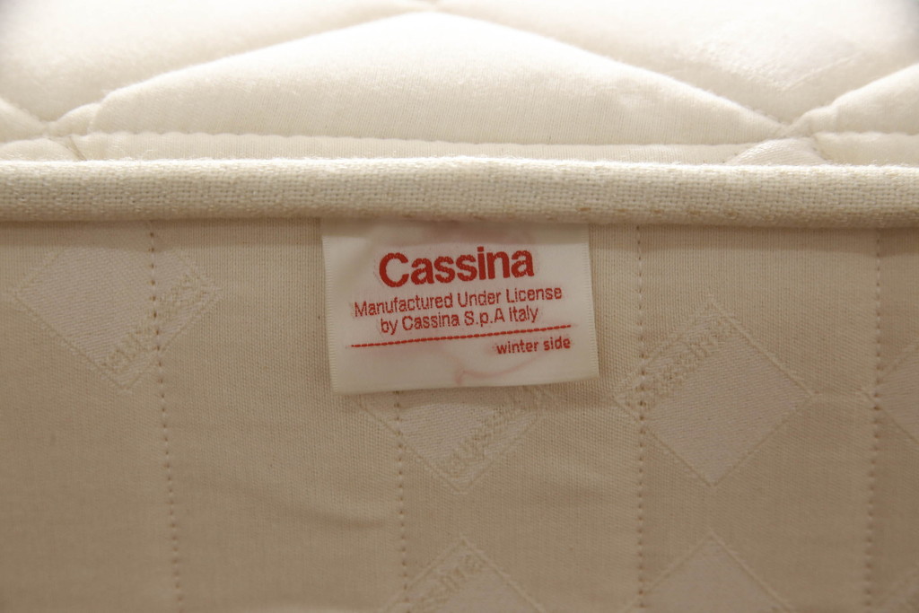 中古　Cassina(カッシーナ)　L31　SITE(サイト)　洗練された佇まいが魅力のセミダブルベッド(ベッドフレーム、マットレス)(定価約60万円)(R-066620)