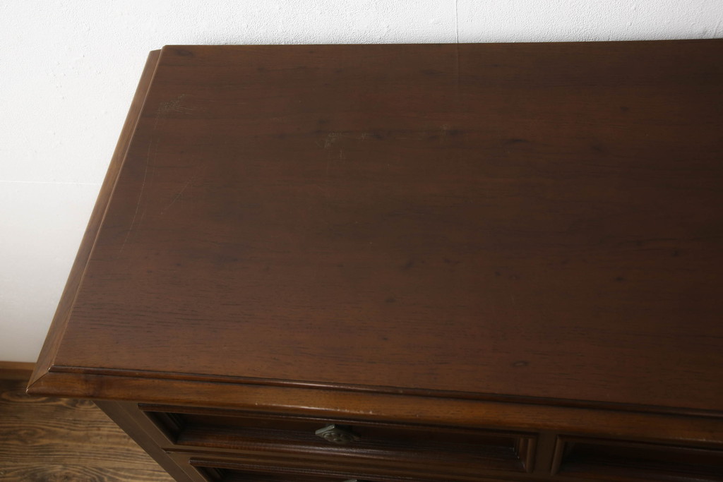 中古　美品　DREXEL HERITAGE(ドレクセルヘリテイジ)　ESPERANTO(エスペラント)　凝った装飾が目を引くアンティーク調チェスト(引き出し)(R-056793)