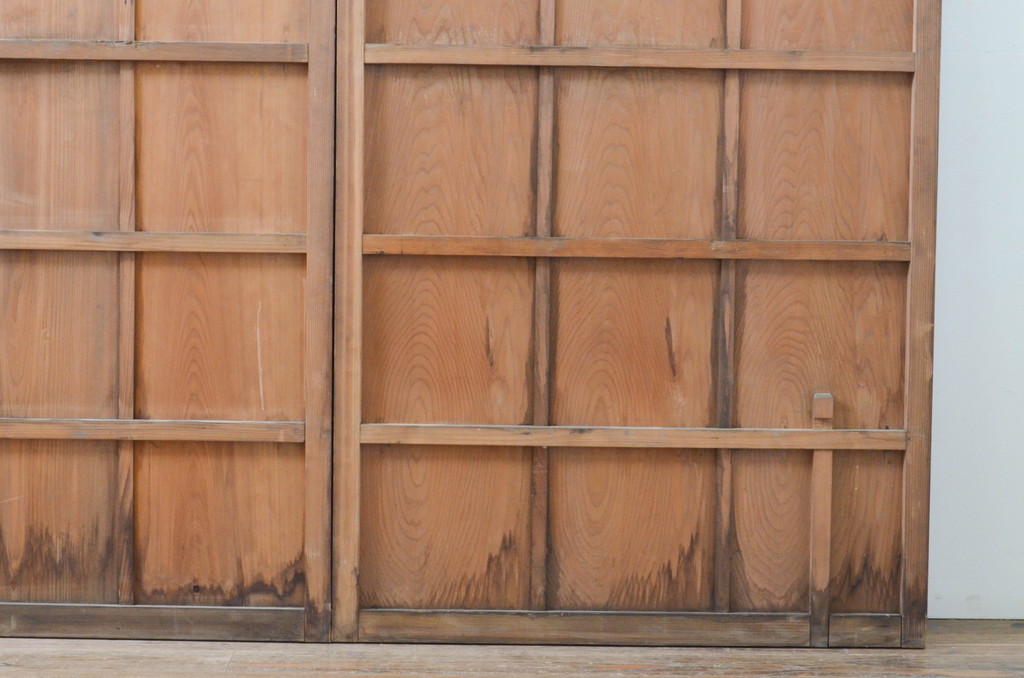 アンティーク建具　経年を感じさせる古い木味が魅力の雨戸3枚セット(板戸、引き戸)(R-068445)