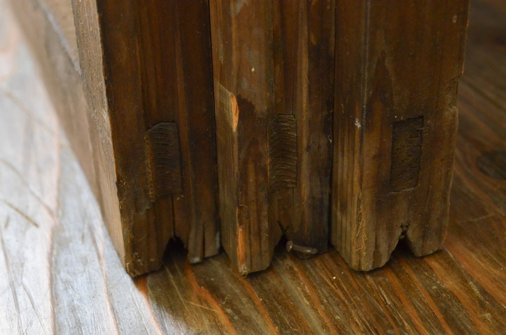 アンティーク建具　経年を感じさせる古い木味が魅力の雨戸3枚セット(板戸、引き戸)(R-068445)