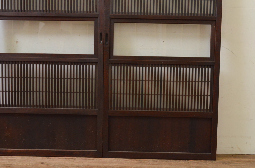 アンティーク建具　風情のある佇まいが魅力的な裏障子付き幅狭格子戸2枚セット(引き戸、ガラス帯戸、障子戸)(R-068697)