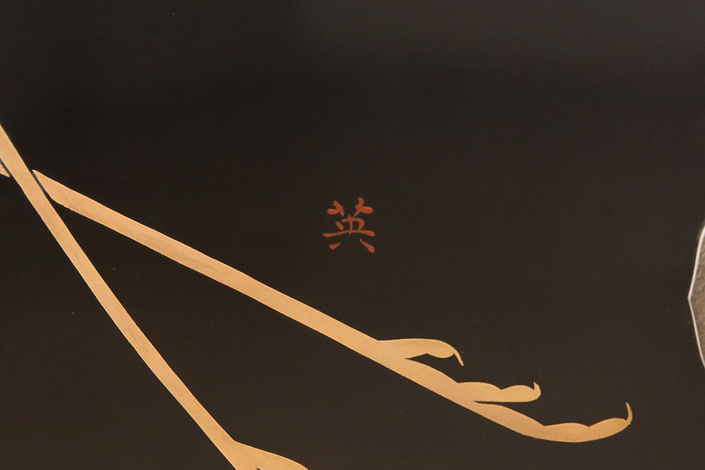 中古　美品　民芸家具　輪島塗り　繊細な色づかいで描かれた二羽の鳥が美しい飾り棚(茶棚、収納棚、引き出し)(R-052674)