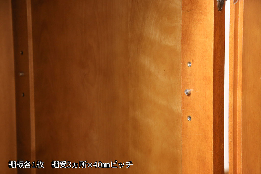中古　横浜ダニエル(daniel)　天板リメイク　クラシカルな佇まいが目を引くサイドボード(キャビネット、リビングボード、収納棚)(R-053117)