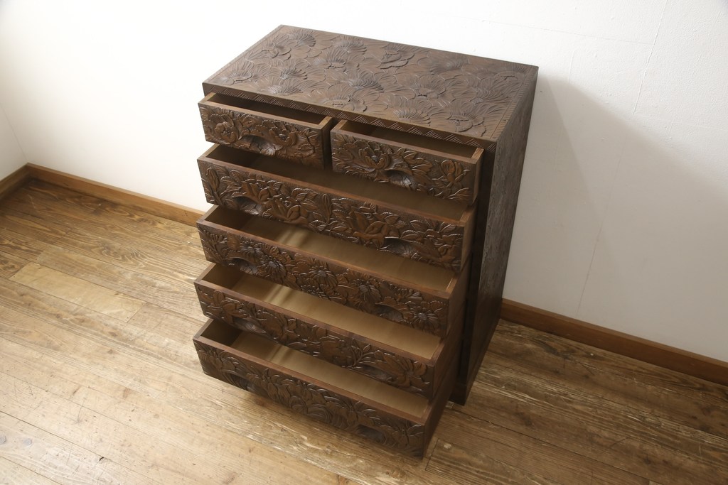 中古　美品　好一作　隅々まで施された彫刻が目を引く日光彫りチェスト(引き出し、衣装タンス、収納箪笥)(R-057638)