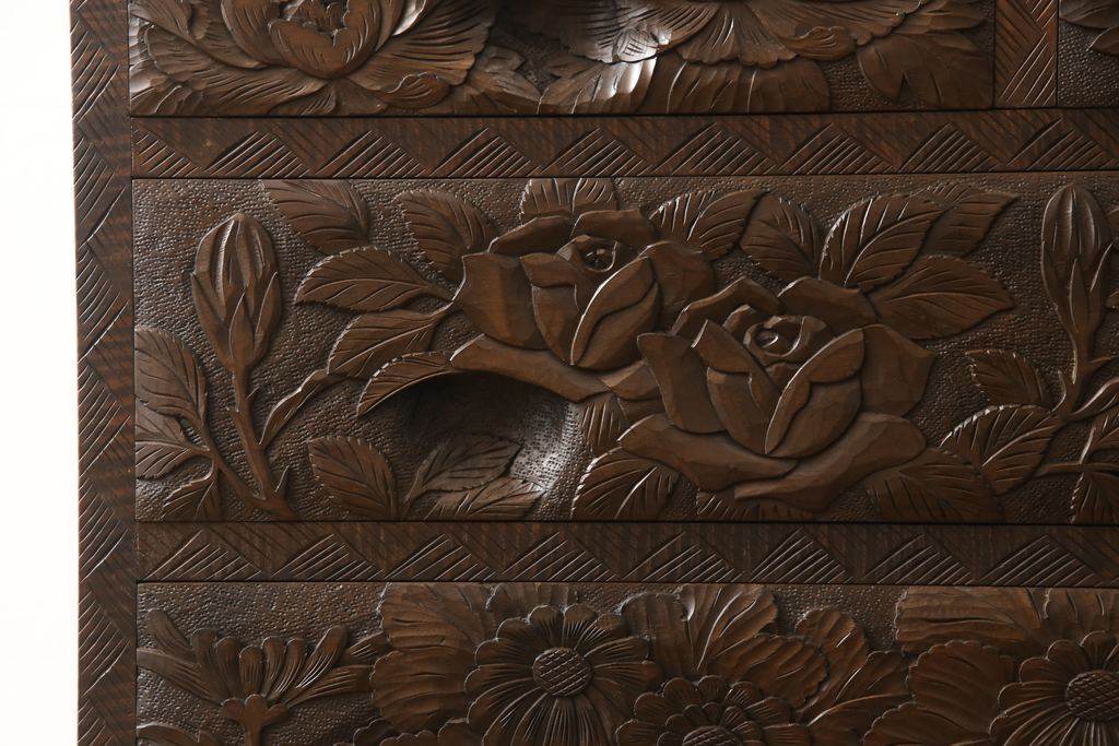 中古　美品　好一作　隅々まで施された彫刻が目を引く日光彫りチェスト(引き出し、衣装タンス、収納箪笥)(R-057638)