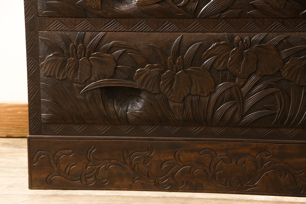 中古　美品　好一作　隅々まで施された彫刻が目を引く日光彫りチェスト(引き出し、衣装タンス、収納箪笥)(R-057638)