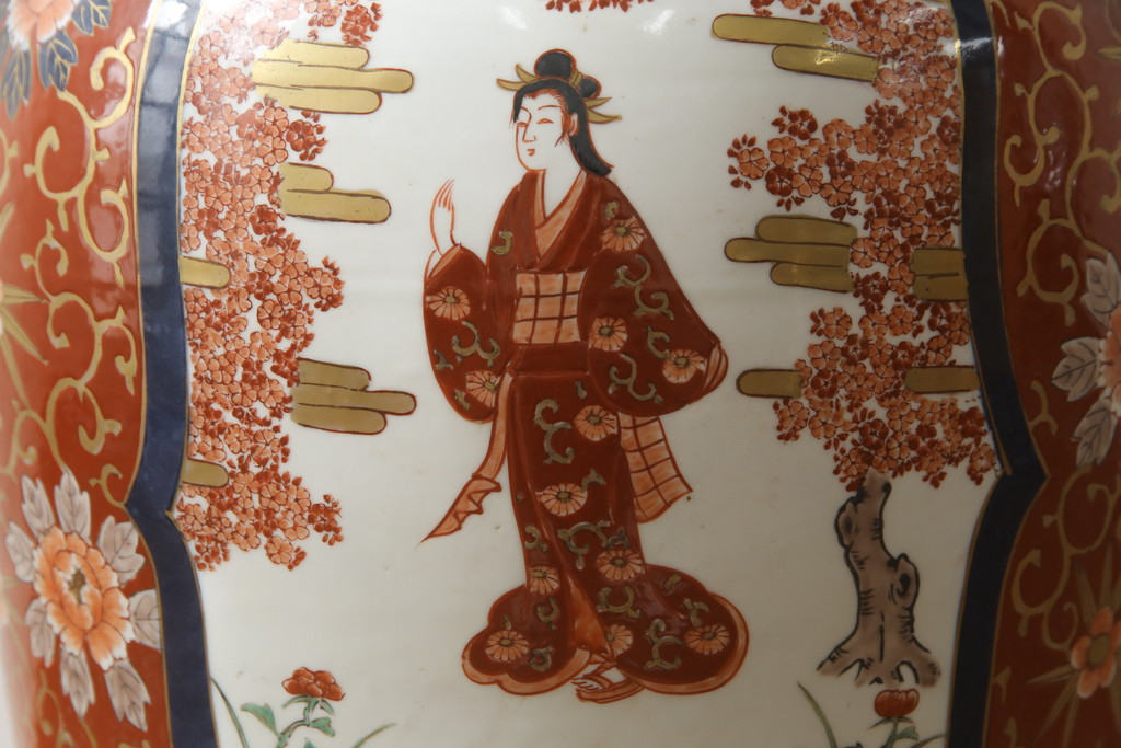 秀峰作　有田焼　色絵　大花瓶　高さ75cm　鮮やかな色彩の豪華な花瓶(陶器、金彩、花唐草、美人図、梅、桜、牡丹、フラワーベース、壺、つぼ、花器、花入れ、共箱付き)(R-077364)