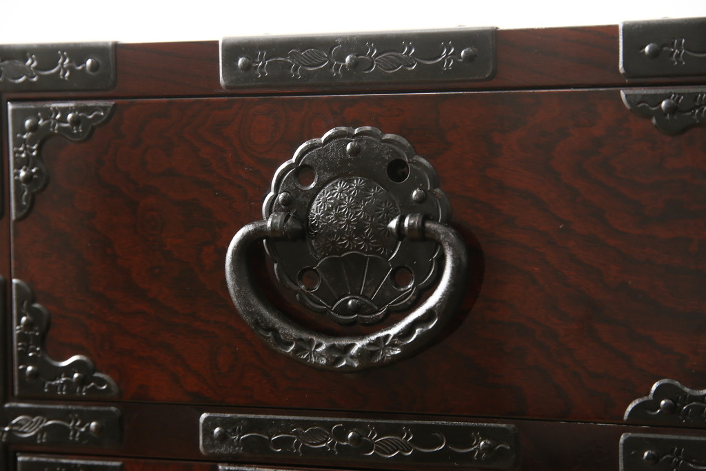 中古　美品　民芸家具　熊野洞　木地呂塗り　欅(ケヤキ)　落ち着きのある色合いと取り入れやすいサイズが魅力の仙台箪笥(整理タンス、収納箪笥、引き出し、サイドチェスト)(R-057200)