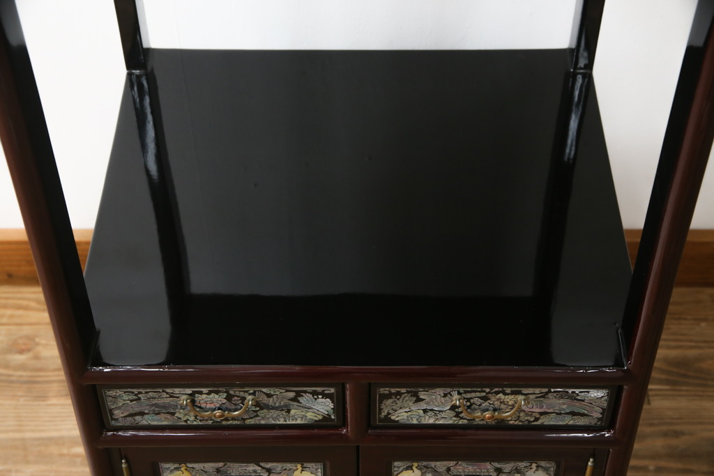 中古　韓国民芸家具　繊細な螺鈿(ラデン)細工が美しい飾り棚(収納棚、戸棚、店舗什器)(R-076027)
