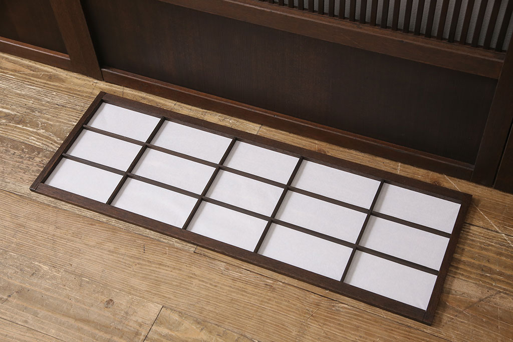 【セミオーダー家具実例】裏障子付き格子戸4枚に高品質リペアを施しました。高さと幅をご希望通りにリサイズし、引手を取り付け。中央帯部分のガラスは当店オリジナルの麻の葉模様のガラスに交換し、裏障子はプラスチック障子に張り替え。過去のオーダー家具を参考に着色し、水性ワックスにて仕上げました。(引き戸、建具、ビンテージ、ヴィンテージ)