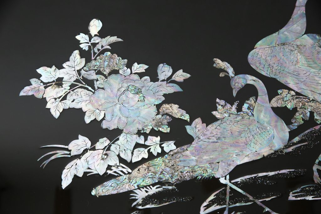 中古　アジア　民芸家具　華やかな螺鈿細工が美しい座卓(定価約60万円)(センターテーブル、ローテーブル)(R-059060)