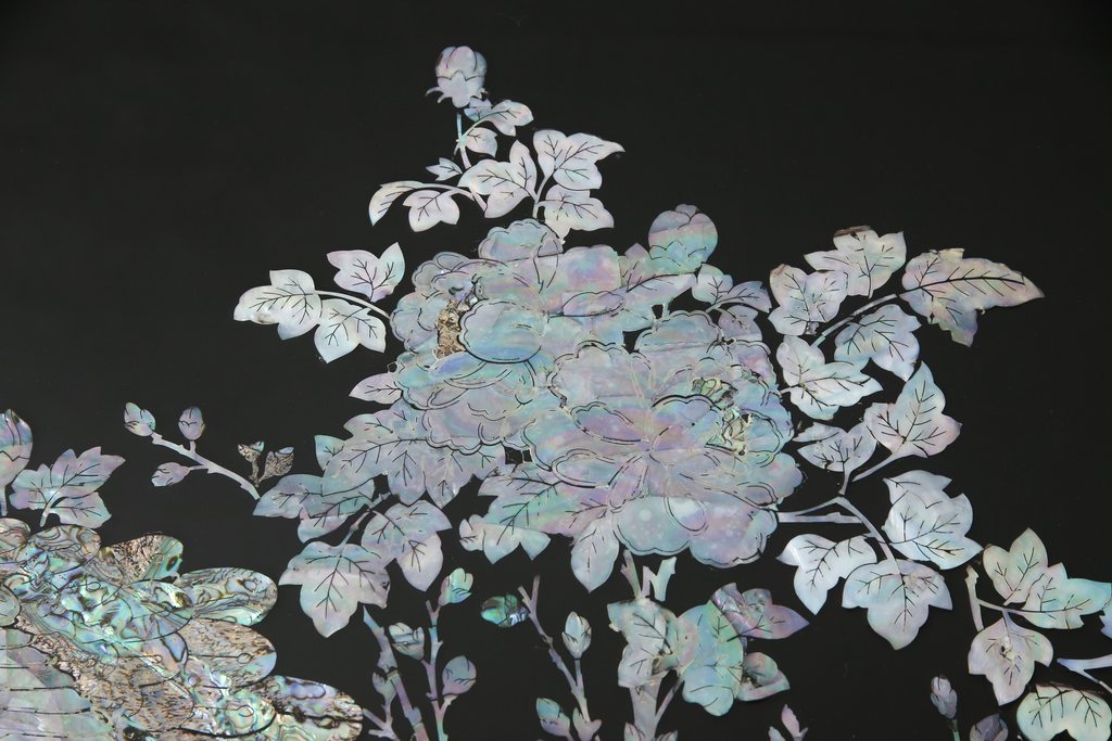 中古　アジア　民芸家具　華やかな螺鈿細工が美しい座卓(定価約60万円)(センターテーブル、ローテーブル)(R-059060)