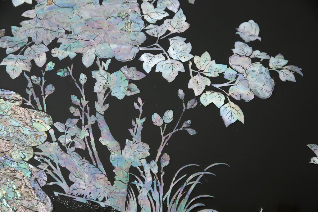 中古　アジア　民芸家具　華やかな螺鈿細工が美しい座卓(定価約60万円)(センターテーブル、ローテーブル)(R-059060)