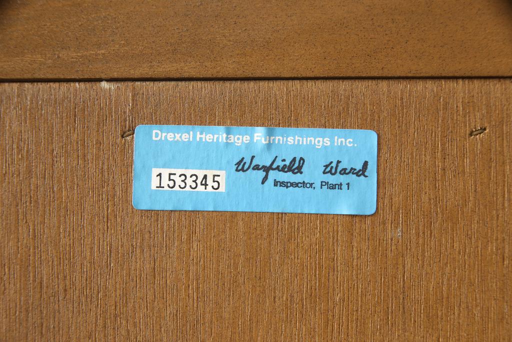 中古　美品　DREXEL HERITAGE(ドレクセルヘリテイジ)　シックな色合いがクラシカルな雰囲気を醸し出す縦型チェスト(ランジェリーチェスト、引き出し)(R-059065)