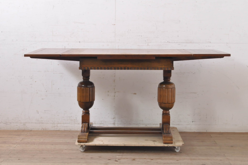 イギリスアンティーク　オーク材　クラシックで重厚な雰囲気漂うドローリーフテーブル(エクステンションテーブル、ダイニングテーブル、食卓、2人掛け、4人掛け、6人掛け、英国)(R-068691)