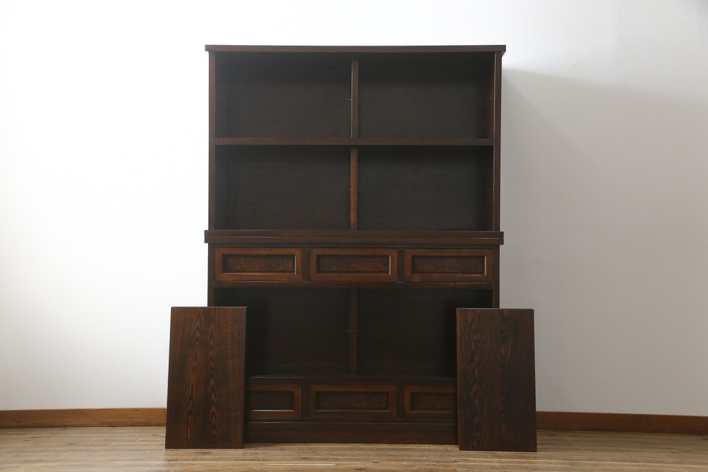 中古　美品　高級品　国産　職人手作り　総欅(ケヤキ)材　漆塗り　上質な和の空間を演出する二段重ね水屋箪笥(食器棚、茶箪笥、キャビネット、収納棚、戸棚、店舗什器)(定価約120万円)(R-076489)