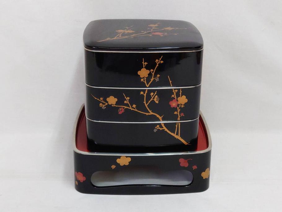 玉峰作　「梅花」　上品な梅の蒔絵が美しい御重箱&重台(木製、三段重箱、漆器、お重、共箱付き)(R-077753)