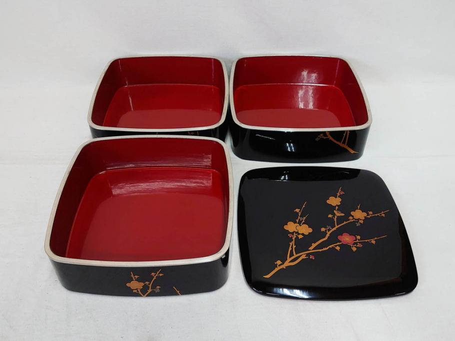 玉峰作　「梅花」　上品な梅の蒔絵が美しい御重箱&重台(木製、三段重箱、漆器、お重、共箱付き)(R-077753)