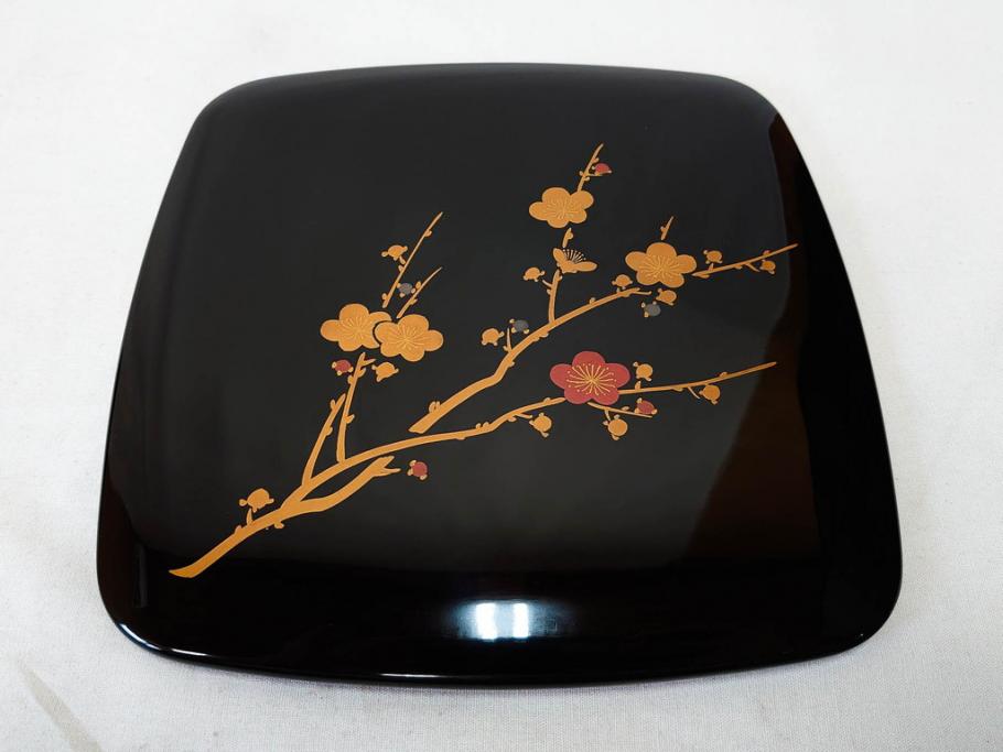 玉峰作　「梅花」　上品な梅の蒔絵が美しい御重箱&重台(木製、三段重箱、漆器、お重、共箱付き)(R-077753)