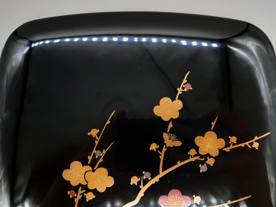 玉峰作　「梅花」　上品な梅の蒔絵が美しい御重箱&重台(木製、三段重箱、漆器、お重、共箱付き)(R-077753)