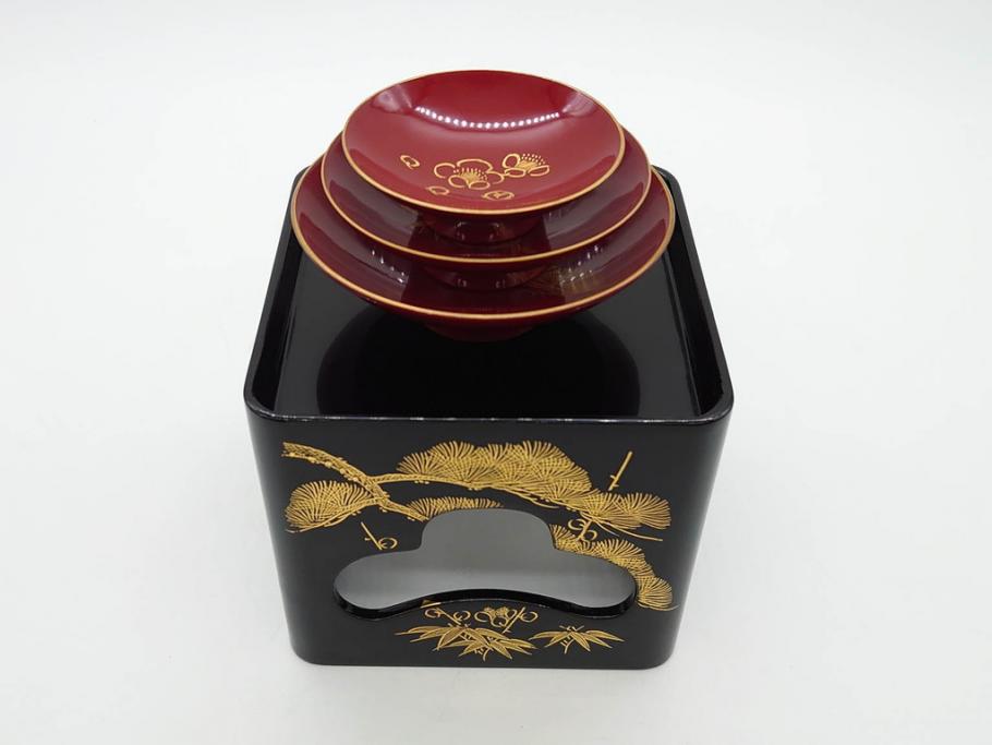 龍玉作　松竹梅の沈金彫が見事な御屠蘇器(鈴木孫次、蒔絵、漆器、木製、盃、杯、銚子、おとそ)(R-077755)
