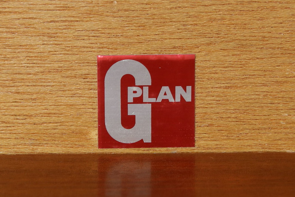 イギリスビンテージ　G-PLAN(ジープラン)　取っ手の形が個性的なチェスト(リビングボード、サイドボード、引き出し、ドロワー、サイドチェスト、北欧、英国、ヴィンテージ)(R-082065)