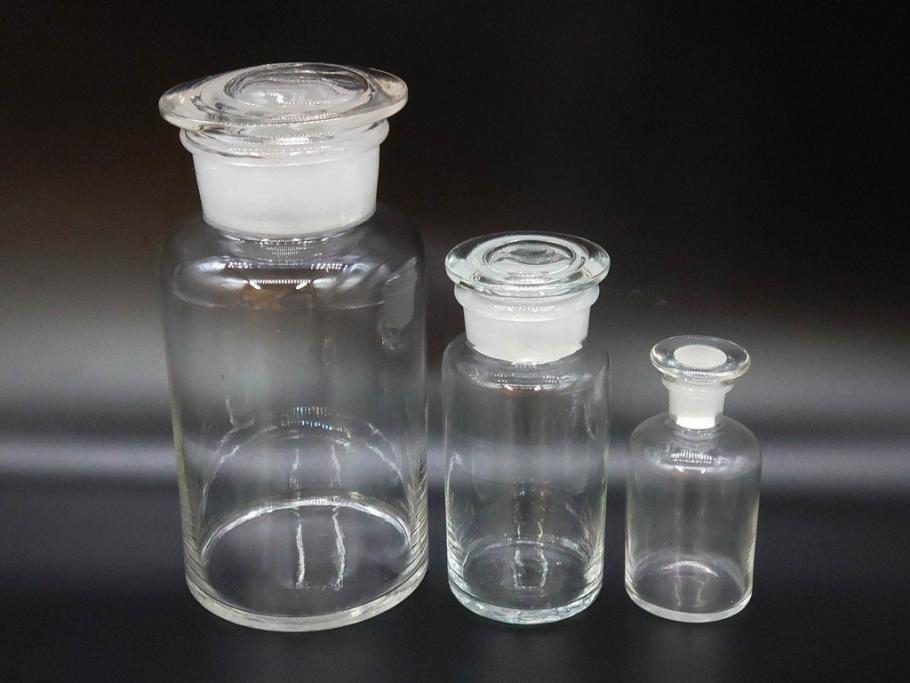 当時物　様々な用途に使える薬瓶3個セット(ガラスビン、硝子、メディシンボトル、キャニスター、筒型、フタ付き)(R-077308)
