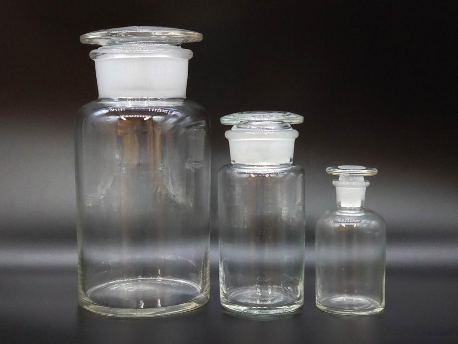 当時物　様々な用途に使える薬瓶3個セット(ガラスビン、硝子、メディシンボトル、キャニスター、筒型、フタ付き)(R-077308)