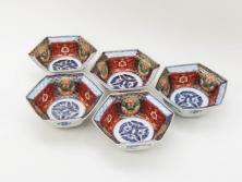 幕末〜明治　伊万里焼　4.1寸　約13cm　金襴手が見事な六角皿5枚セット(色絵、花文、裏印、深鉢、変形皿、小鉢、向付、器、四寸一分、和食器)(R-077385)