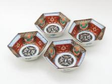 幕末〜明治　伊万里焼　4.1寸　約13cm　金襴手が見事な六角皿4枚セット(色絵、花文、裏印、深鉢、変形皿、小鉢、向付、器、四寸一分、和食器)(R-077387)