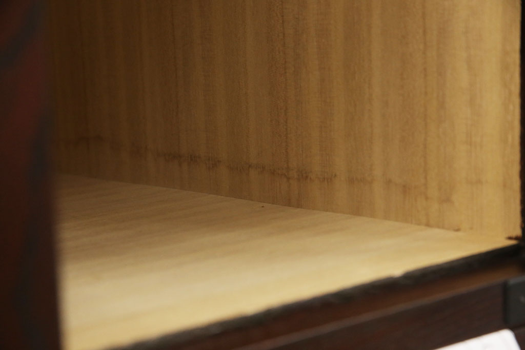 中古　特大サイズ　仙台箪笥　欅産業　六尺　漆塗りの木肌に美しい牡丹金具が映える階段箪笥(和箪笥、民芸箪笥、タンス)(定価約110万円)(R-056633)