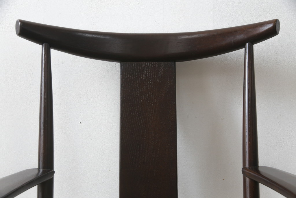 中古　美品　柏木工(カシワ木工、KASHIWA)　希少な廃盤品　ナラ材　身体に馴染むデザインと落ち着いた色味が魅力的なアームチェア(ダイニングチェア、板座チェア、椅子、イス、いす)(R-074030)