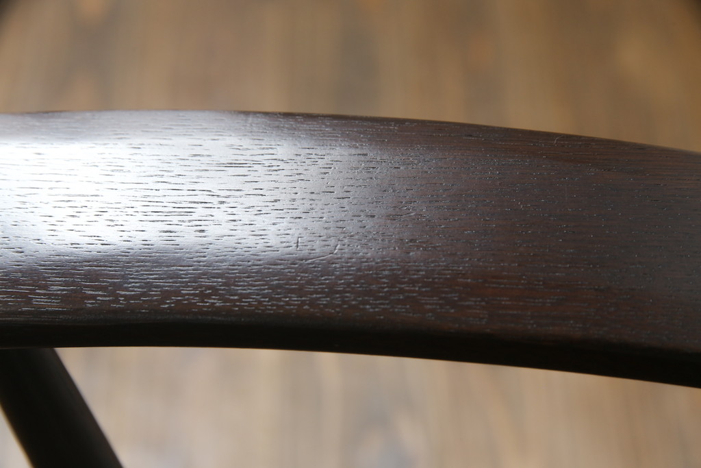 中古　美品　柏木工(カシワ木工、KASHIWA)　希少な廃盤品　ナラ材　身体に馴染むデザインと落ち着いた色味が魅力的なアームチェア(ダイニングチェア、板座チェア、椅子、イス、いす)(R-074030)