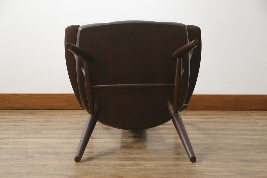 中古　美品　柏木工(カシワ木工、KASHIWA)　希少な廃盤品　ナラ材　身体に馴染むデザインと落ち着いた色味が魅力的なアームチェア(ダイニングチェア、板座チェア、椅子、イス、いす)(R-074030)