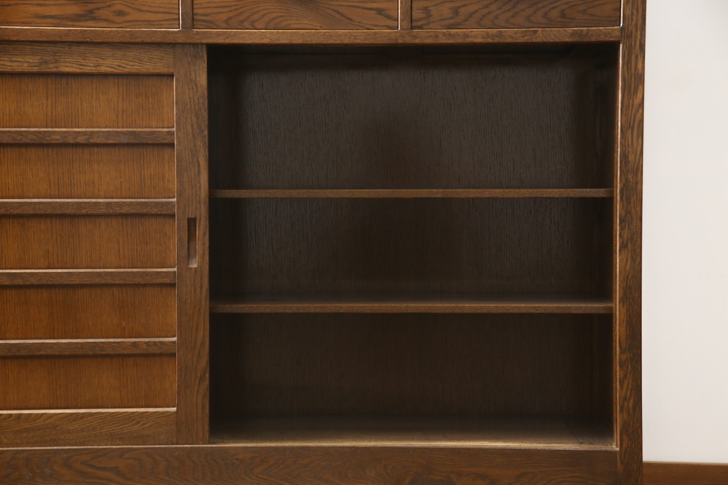 中古　美品　ナラ材　和モダンな空間づくりにおすすめの二段重ね水屋箪笥(重ね箪笥、食器棚、収納棚、重ね戸棚、キャビネット)(R-077831)