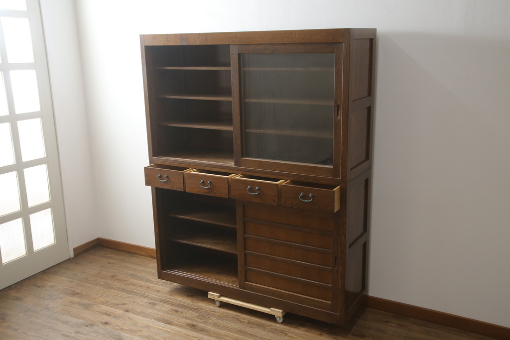 中古　美品　ナラ材　和モダンな空間づくりにおすすめの二段重ね水屋箪笥(重ね箪笥、食器棚、収納棚、重ね戸棚、キャビネット)(R-077831)
