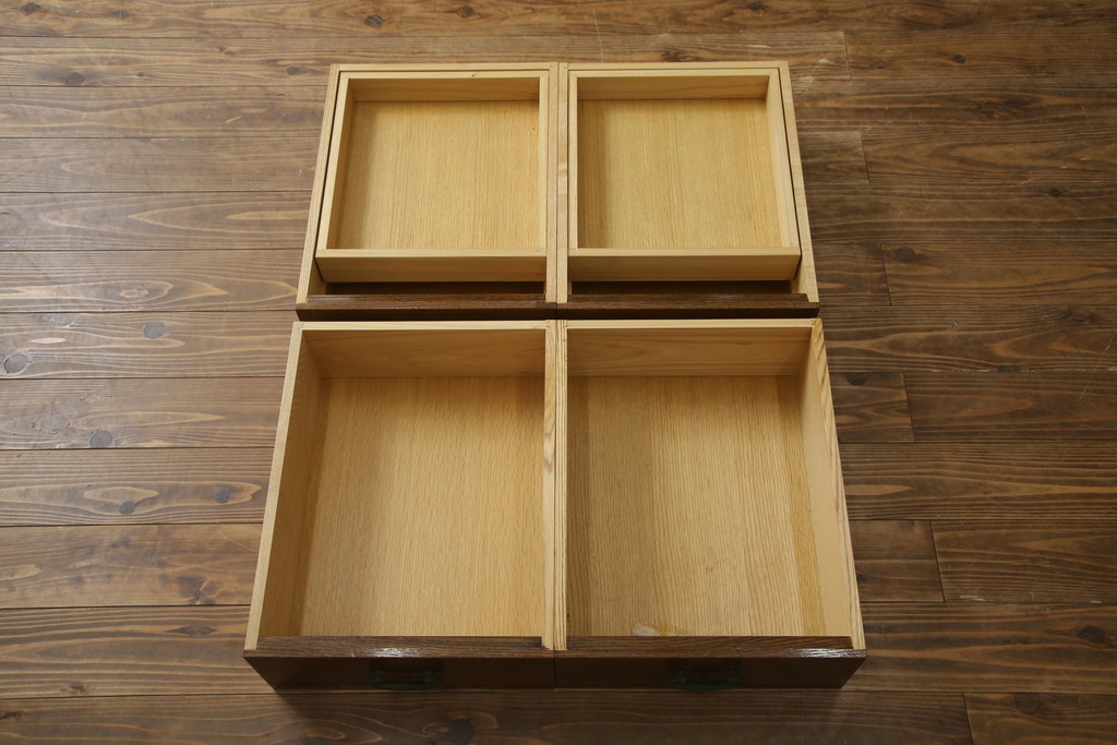 中古　美品　ナラ材　和モダンな空間づくりにおすすめの二段重ね水屋箪笥(重ね箪笥、食器棚、収納棚、重ね戸棚、キャビネット)(R-077831)