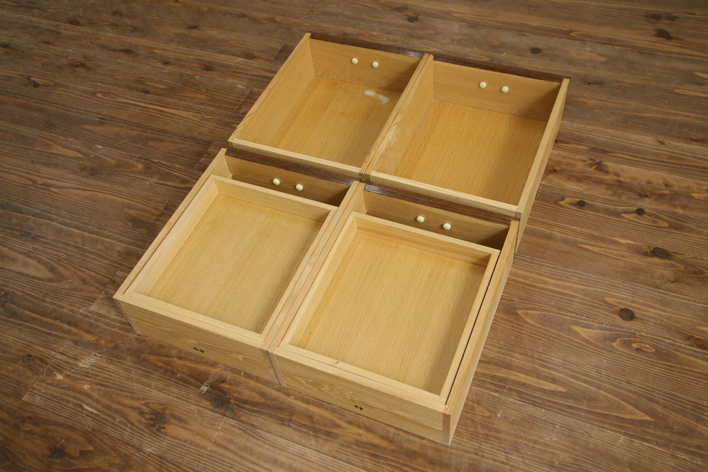 中古　美品　ナラ材　和モダンな空間づくりにおすすめの二段重ね水屋箪笥(重ね箪笥、食器棚、収納棚、重ね戸棚、キャビネット)(R-077831)