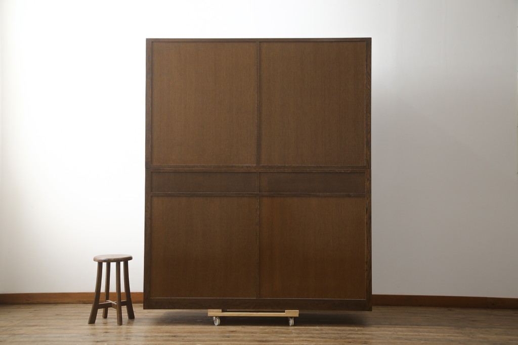 中古　美品　ナラ材　和モダンな空間づくりにおすすめの二段重ね水屋箪笥(重ね箪笥、食器棚、収納棚、重ね戸棚、キャビネット)(R-077831)