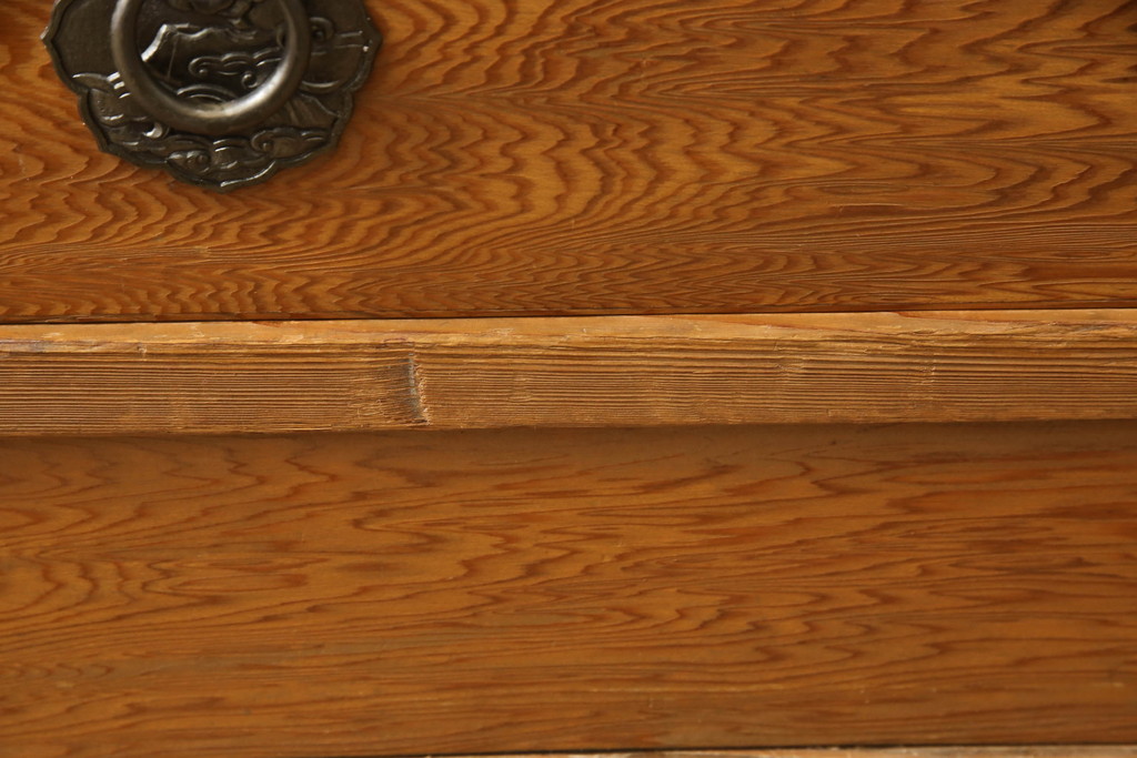 中古　美品　屋久杉　突き板　木目が美しい!品のある佇まいが魅力的な縦型チェスト(突板、引き出し、サイドチェスト)(R-057981)