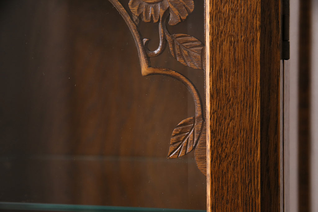 中古　美品　三越家具のBrugge(ブルージュ)　扉のデザインがエレガントなガラスケース(ショーケース、飾り棚)(R-047565)
