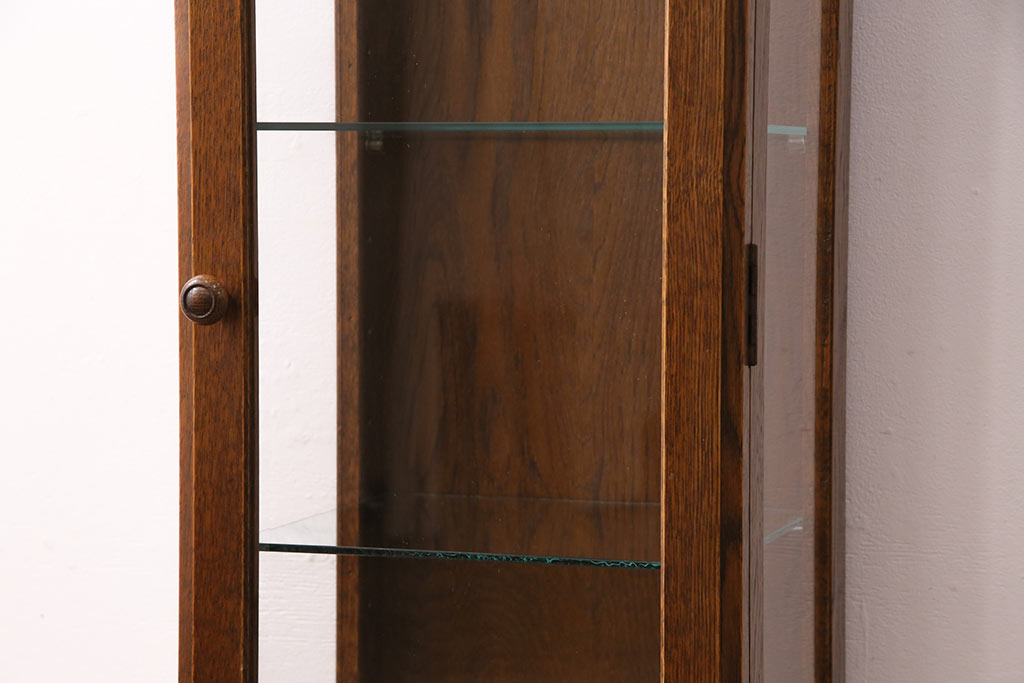 中古　美品　三越家具のBrugge(ブルージュ)　扉のデザインがエレガントなガラスケース(ショーケース、飾り棚)(R-047565)