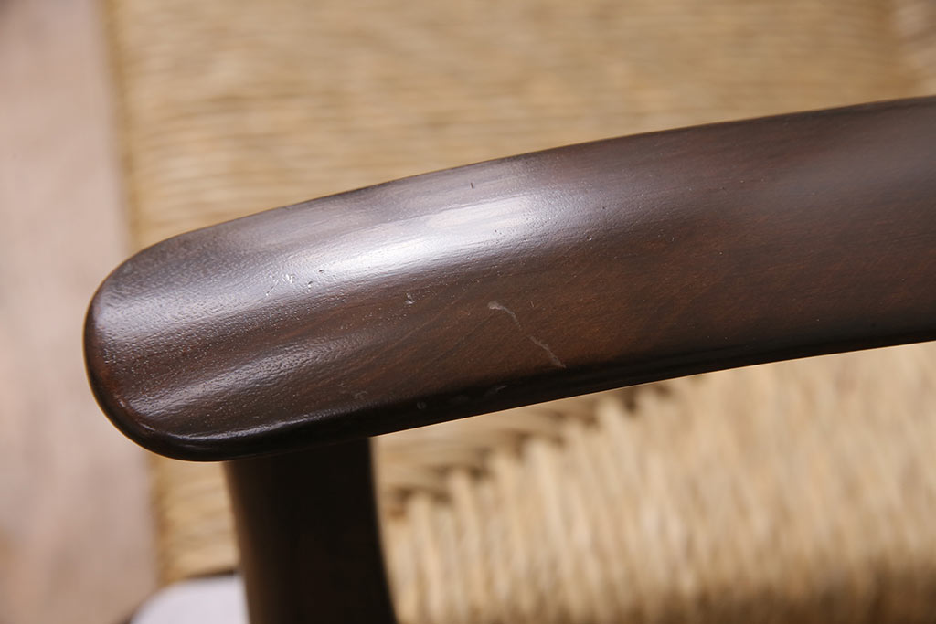 中古　松本民芸家具　#77型　ラッシ座(ガマ座)　なめらかな曲線が美しい曲肘チェア(アームチェア、椅子)(定価約23万円)(R-049008)