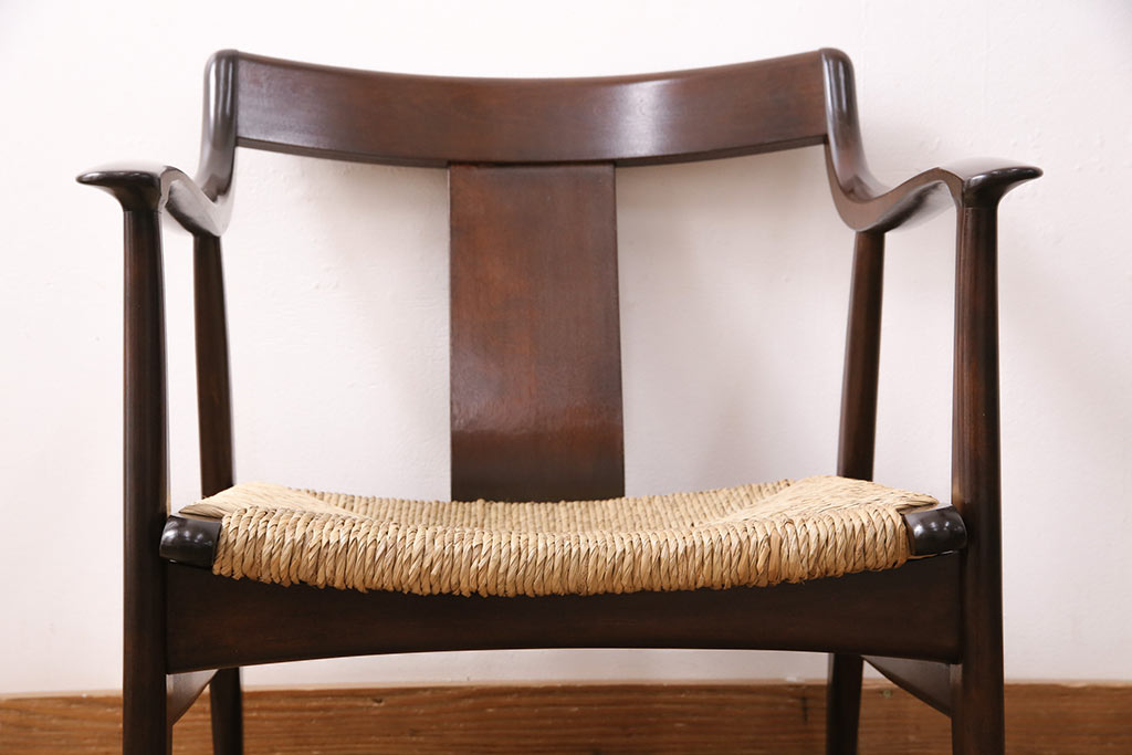 中古　松本民芸家具　#77型　ラッシ座(ガマ座)　なめらかな曲線が美しい曲肘チェア(アームチェア、椅子)(定価約23万円)(R-049008)