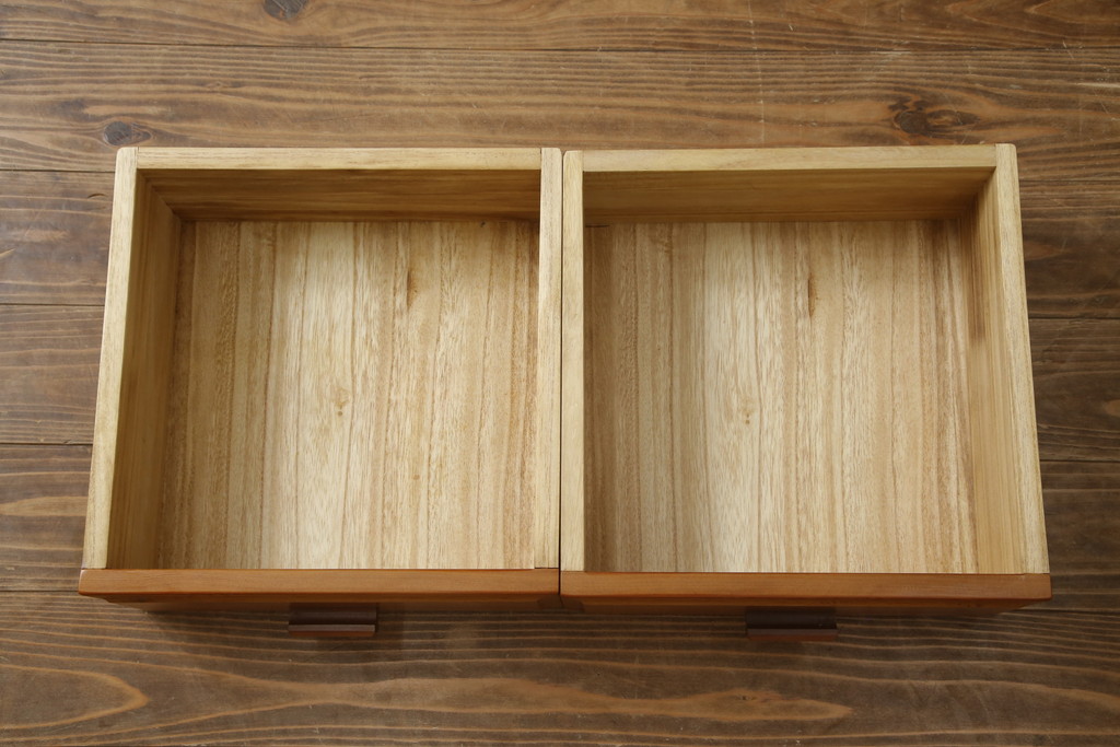 中古　美品　屋久杉　漆塗り　美しい木の風合いを堪能できる茶箪笥(飾り棚、違い棚、茶棚、戸棚、収納棚)(定価約250万円)(R-077834)