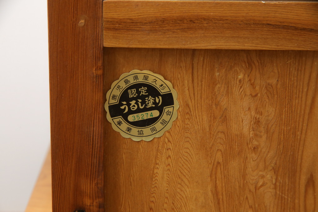中古　美品　屋久杉　漆塗り　美しい木の風合いを堪能できる茶箪笥(飾り棚、違い棚、茶棚、戸棚、収納棚)(定価約250万円)(R-077834)