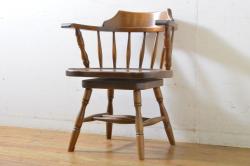 中古　美品　Hermanmiller(ハーマンミラー社)　イームズアルミナムグループ　本革　キャスター付き　洗練されたデザインが魅力的なマネジメントチェア(レザー、オフィスチェア、アームチェア、椅子)(定価約30万円)(R-027201)